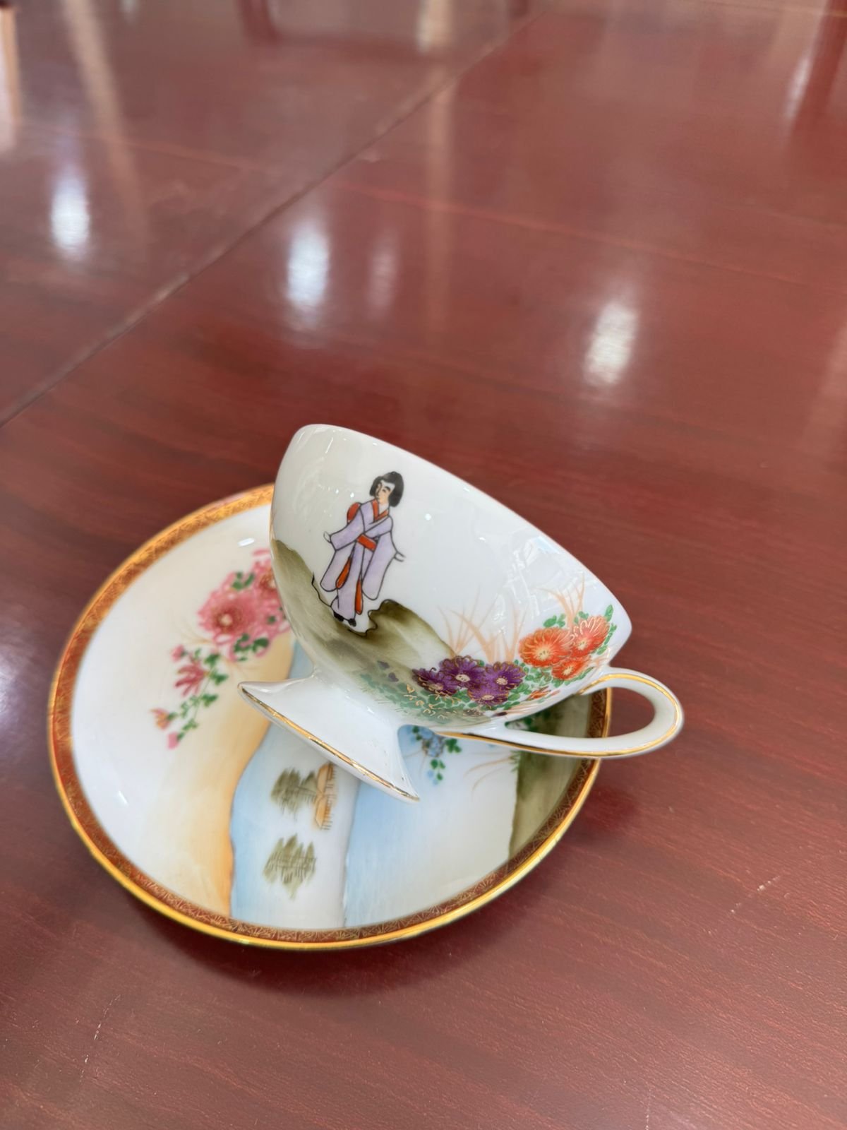 Dúo de té porcelana tsuji pintada a mano con oro con geishas - Image 3