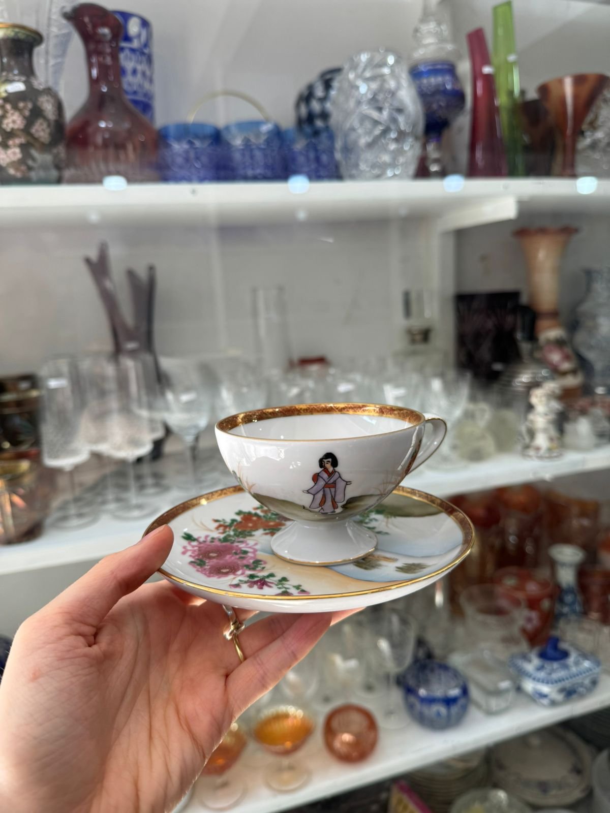 Dúo de té porcelana tsuji pintada a mano con oro con geishas