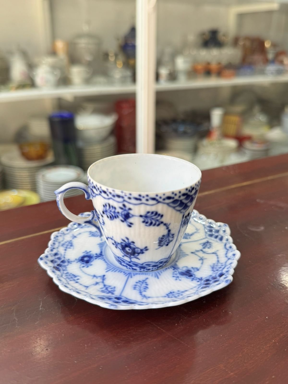 Dúo de café porcelana de colección Royal Copenhagen blue Fluted Porcelana danesa Musselmalet. - Image 3