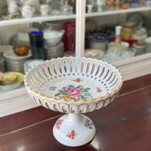 Bombonera con pie porcelana alemana