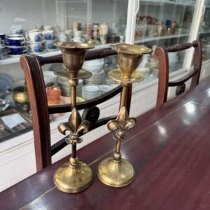 Par de candelabros de bronce