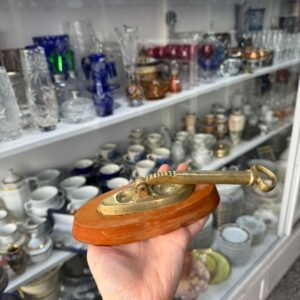 Rompe nueces de bronce