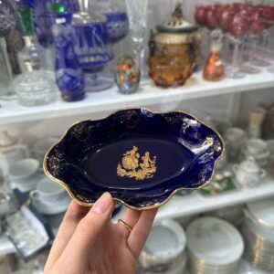 Despojador porcelana LIMOGES azul cobalto con oro con escena galante