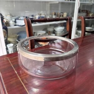 Centro de mesa de cristal con guarda en platería