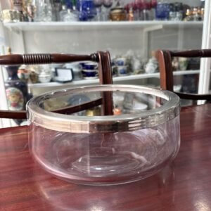 Centro de mesa de cristal con guarda en platería