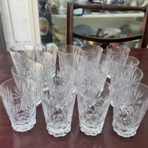 Juego de 17 vasos de cristal súper tallado
