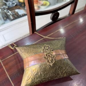 Monedero o bolso de mano de 1930 de bronce con cobre forrado con pana