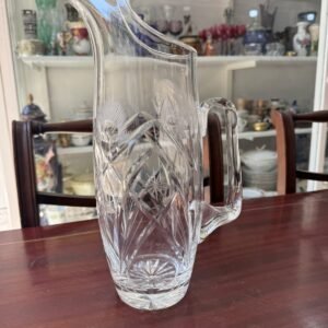 Jarra alta con pico vertedor de cristal súper tallado