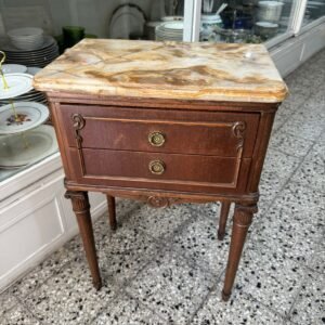 Mesa de luz con marmol