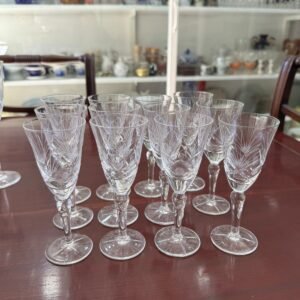 Juego de 12 copas de cristal súper tallado para oporto o licor