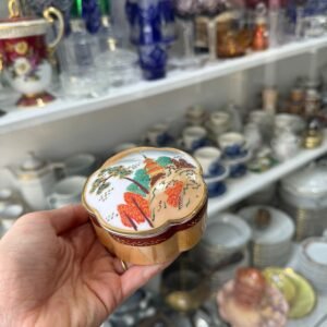 Cofre porcelana japonesa pintado a mano