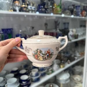 Azucarera con escenas galantes