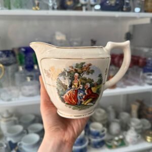 Jarra lechera con escena galante