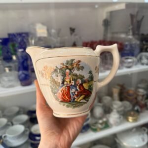 Jarra lechera con escena galante