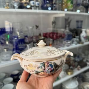 Azucarera con escena galante