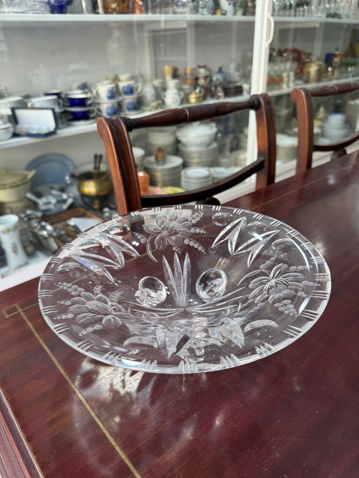 Centro de mesa / frutera con patitas cristal súper tallado