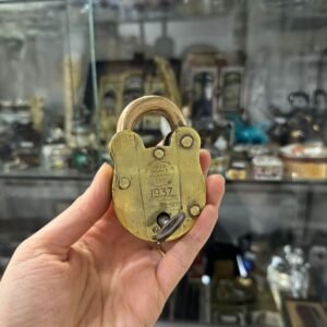 Candado de bronce