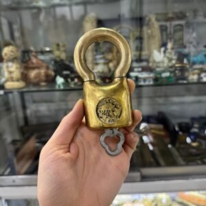 Candado de bronce
