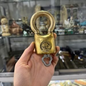 Candado de bronce