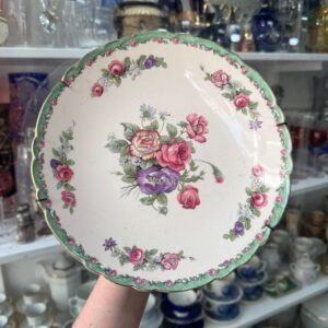 Plato inglés con flores