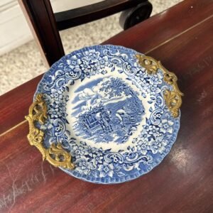 Bombonera inglesa con patitas de y asas de bronce