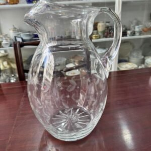 Jarra de cristal grande con pico vertedor