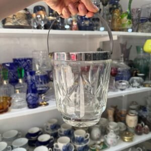 Hielera de cristal tallado con platería