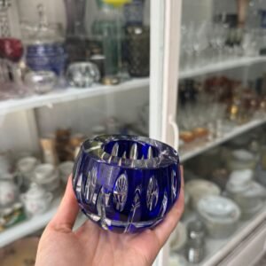 Cenicero de cristal tallado azul