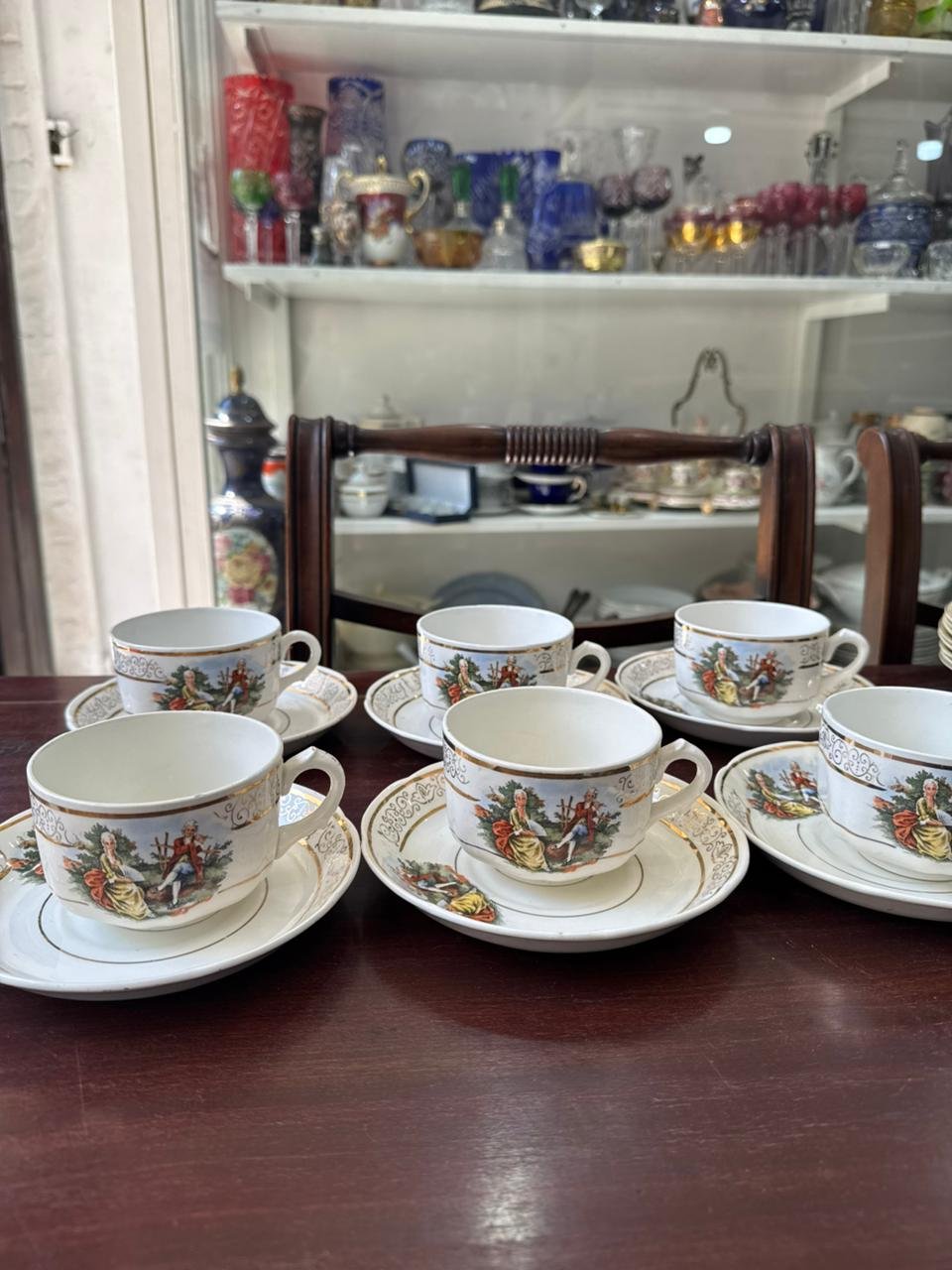 Juego de 6 dúos de té con escenas galantes