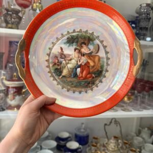 Plato de torta o masitero con escena galante porcelana checoslovaca con escena victoriana