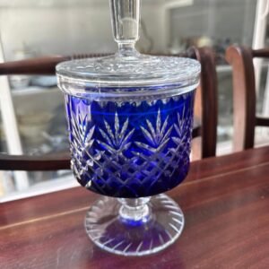 Bombonera o caramelera de cristal súper tallado azul