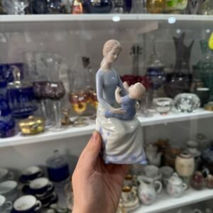Figura mujer con bebe porcelana