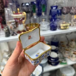 Pastillero o cofre porcelana francesa pintado a mano