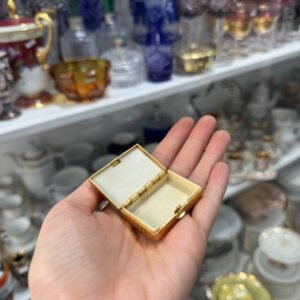 Cofre o pastillero de bronce