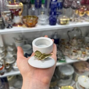 Cofre o pastillero de porcelana con mariposa