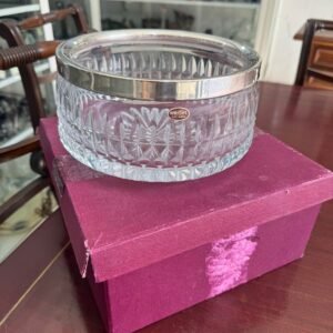 Centro de mesa de cristal súper tallado con guarda en platería