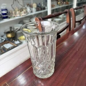 Florero de vidrio prensado