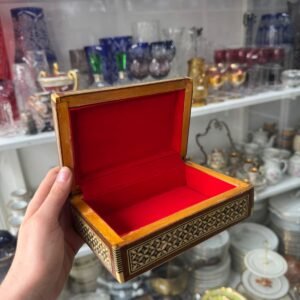 Caja o cofre con nacar