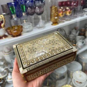 Caja o cofre con nacar