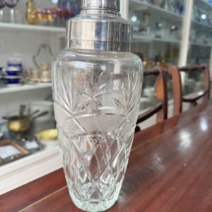 Coctelera grande cristal súper tallado con platería
