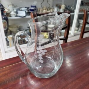 Jarra de vidrio con pico vertedor