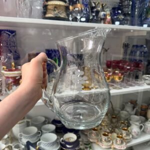 Jarra de vidrio con pico vertedor