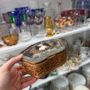 Cofre de cristal con bronce