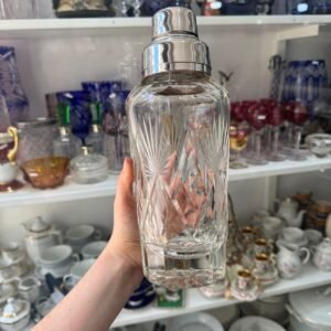 Coctelera de cristal súper tallado con platería