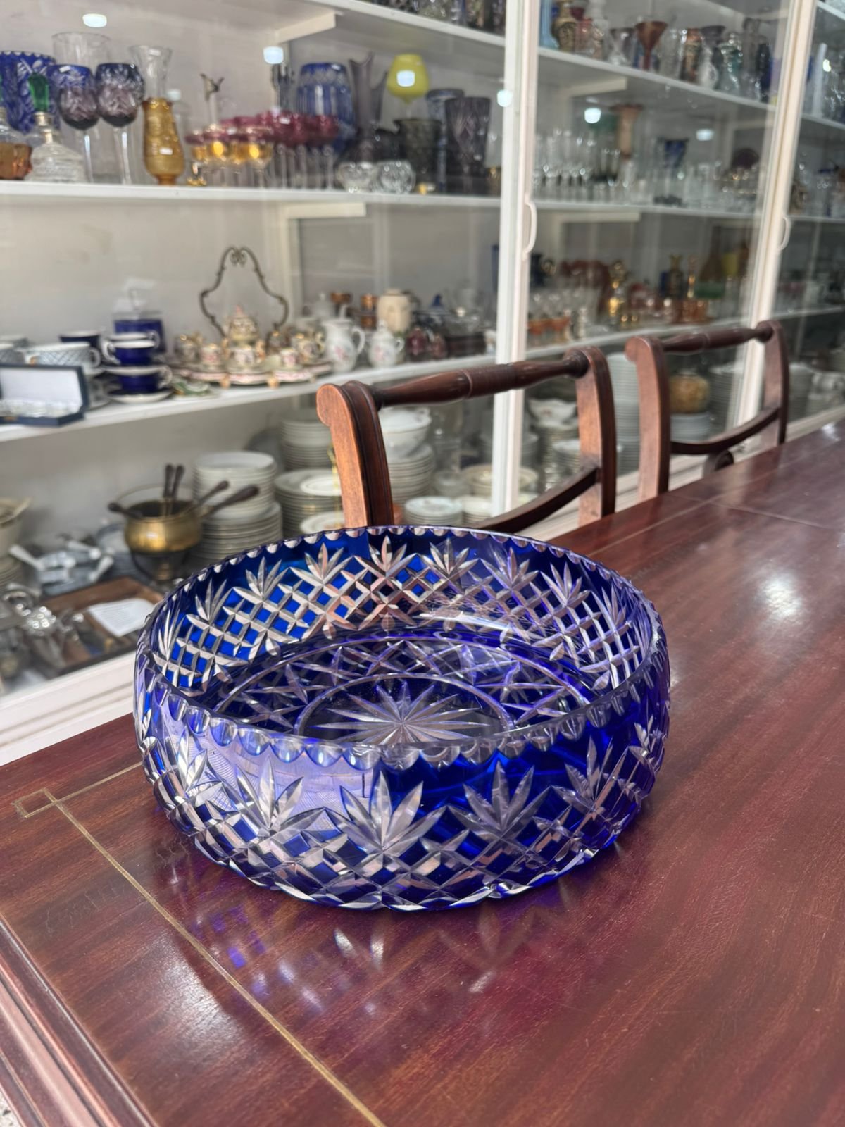 Gran centro de mesa, frutera o ensaladera de cristal súper tallado azul - Image 4