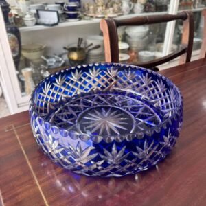 Gran centro de mesa, frutera o ensaladera de cristal súper tallado azul