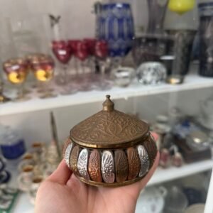 Cofre de bronce y cobre