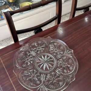 Fuente de vidrio prensado