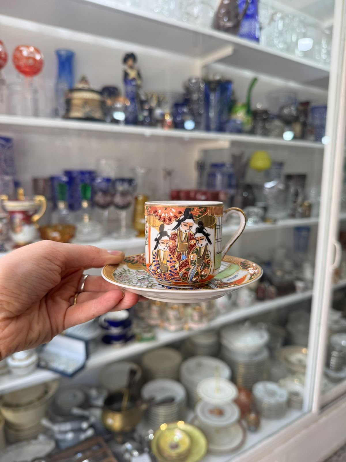 Juego de café porcelana japonesa pintada a mano con oro SATSUMA - se ve a la geisha en el fondo de la taza - Image 10