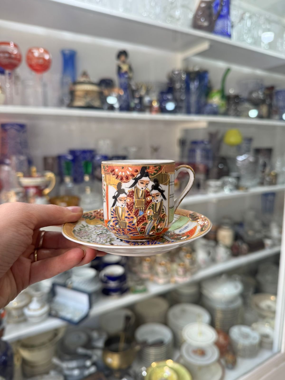 Juego de café porcelana japonesa pintada a mano con oro SATSUMA - se ve a la geisha en el fondo de la taza - Image 11